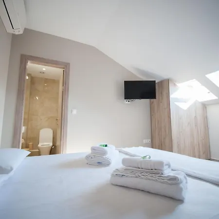 Apartmanhotel Niki's 4*