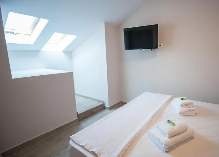 Niki's Aparthotel 4*