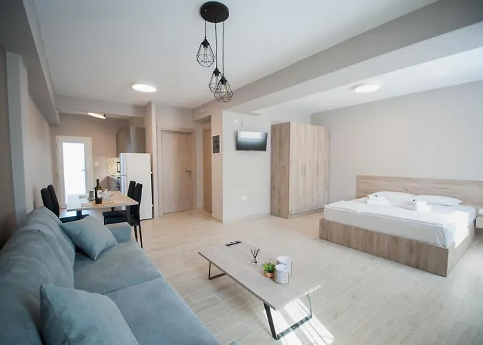 Niki's Aparthotel