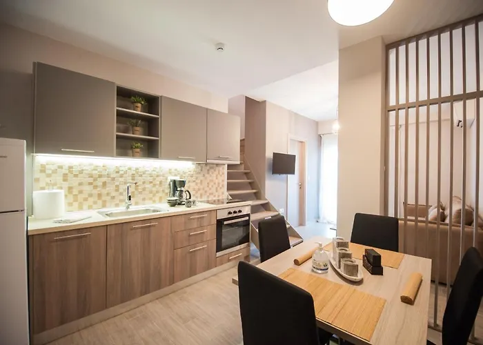 Niki's Aparthotel 4*
